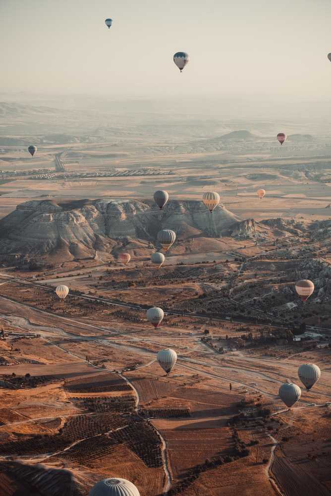 Kapadokya, Türkiye üzerinde uçan sıcak hava balonları